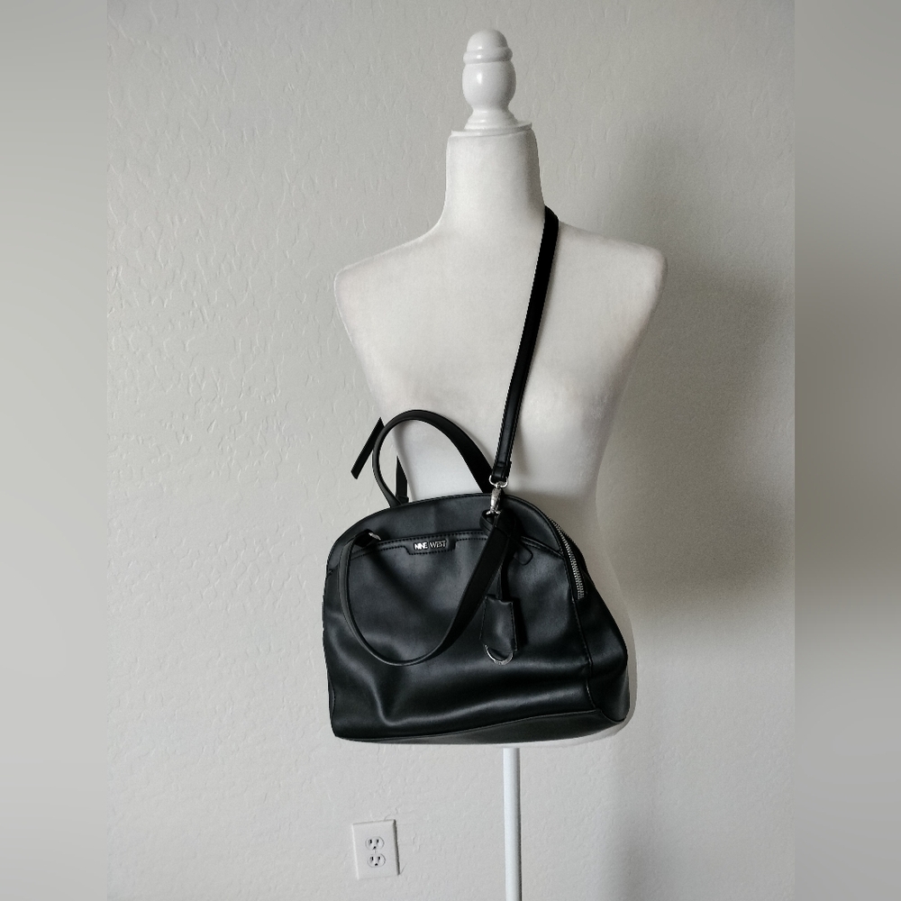 Black classic Nine West bag